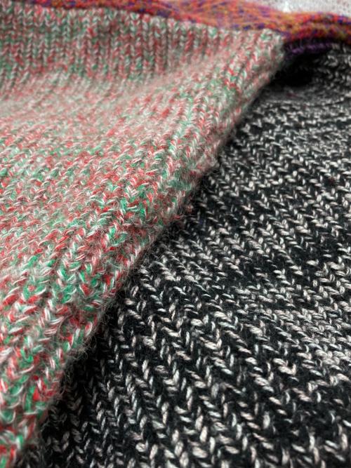 WASTE YARN PROJECT（ウエストヤーンプロジェクト）WASTE YARN PROJECT (ウエストヤーンプロジェクト) カシミヤモヘヤ混クルーネックニット レッド×ネイビー×パープル サイズ:Lの古着・服飾アイテム