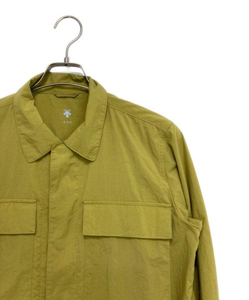 DESCENTE ddd（デサントディーディーディー）DESCENTE ddd (デサントディーディーディー) UTILITY SHIRTS カーキ サイズ:JP Sの古着・服飾アイテム