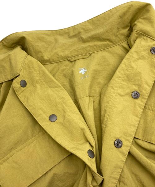 DESCENTE ddd（デサントディーディーディー）DESCENTE ddd (デサントディーディーディー) UTILITY SHIRTS カーキ サイズ:JP Sの古着・服飾アイテム