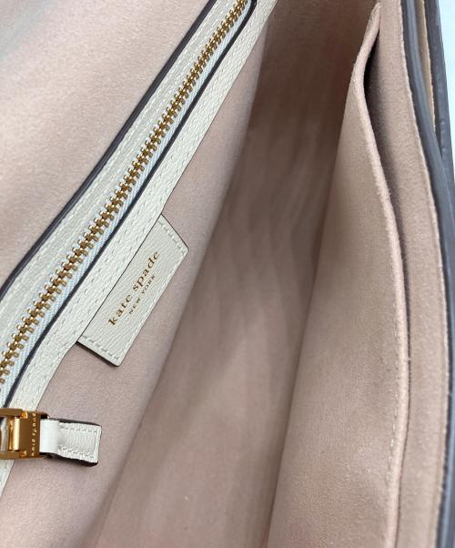 Kate Spade（ケイトスペード）Kate Spade (ケイトスペード) ケイティ パール エンベリッシュド テクスチャード レザー ミディアム ショルダー バッグ アイボリーの古着・服飾アイテム