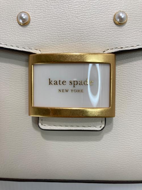 Kate Spade（ケイトスペード）Kate Spade (ケイトスペード) ケイティ パール エンベリッシュド テクスチャード レザー ミディアム ショルダー バッグ アイボリーの古着・服飾アイテム