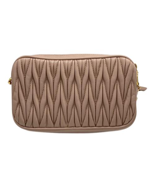 MIU MIU（ミュウミュウ）MIU MIU (ミュウミュウ) マテラッセミニショルダーバッグ CAMMEO（ピンク）の古着・服飾アイテム