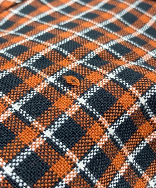 VAN HEUSEN（ヴァンヒューセン/バンヒューゼン）VAN HEUSEN (ヴァンヒューセン/バンヒューゼン) オープンカラーチェックシャツ オレンジ×ブラック サイズ:Ｍ（15-1/2）の古着・服飾アイテム