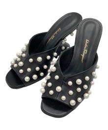 Salvatore Ferragamo（サルヴァトーレ フェラガモ）の古着「パールミュール」｜ブラック