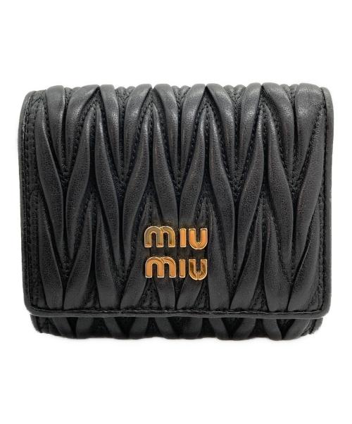 MIU MIU（ミュウミュウ）MIU MIU (ミュウミュウ) マテラッセレザー 　折り財布 ブラックの古着・服飾アイテム