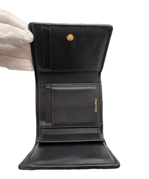 MIU MIU（ミュウミュウ）MIU MIU (ミュウミュウ) マテラッセレザー 　折り財布 ブラックの古着・服飾アイテム