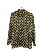 VERSACE CLASSIC V2ヴェルサーチクラシック）の古着「総柄シルクシャツ」｜ブラック×ゴールドイエロー