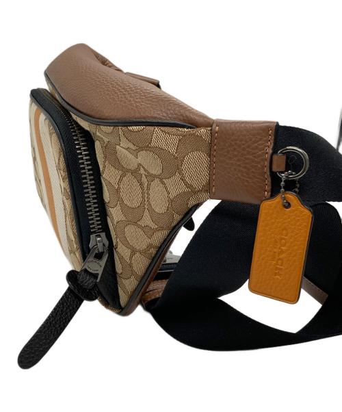 COACH（コーチ）COACH (コーチ) トンプソン ベルト バッグ シグネチャー ジャカード ウィズ ヴァーシティ ストライプ ブラウンの古着・服飾アイテム