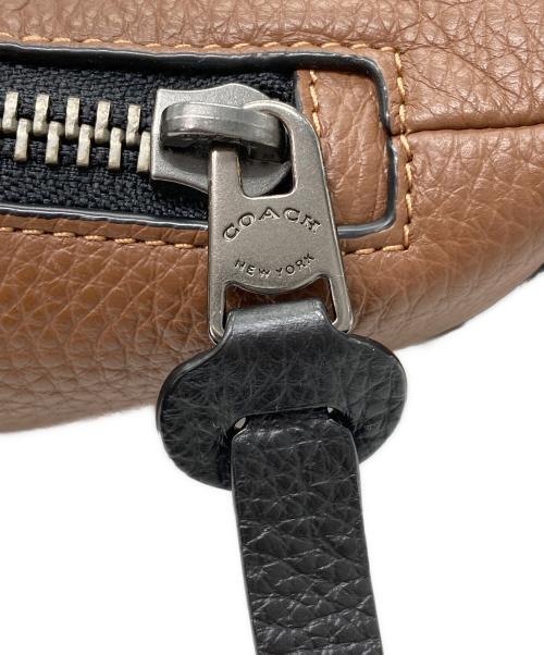 COACH（コーチ）COACH (コーチ) トンプソン ベルト バッグ シグネチャー ジャカード ウィズ ヴァーシティ ストライプ ブラウンの古着・服飾アイテム