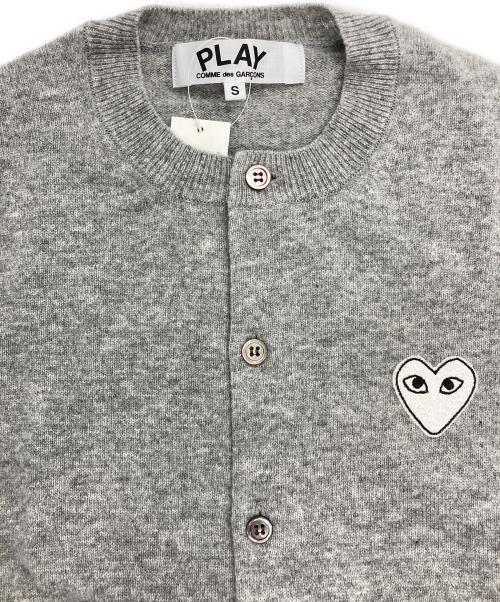 PLAY COMME des GARCONS（プレイコムデギャルソン）PLAY COMME des GARCONS (プレイコムデギャルソン) ニットカーディガン グレー サイズ:Sの古着・服飾アイテム