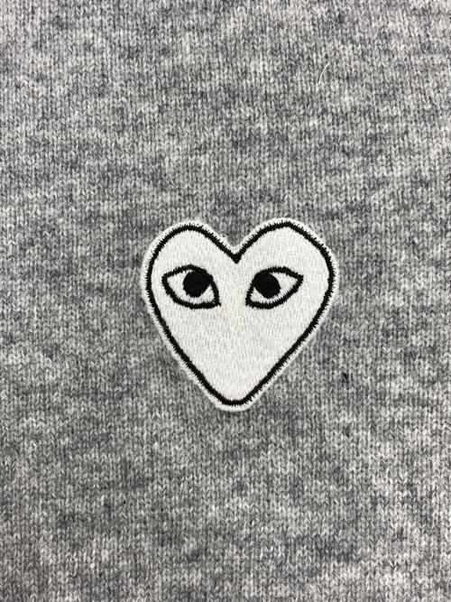 PLAY COMME des GARCONS（プレイコムデギャルソン）PLAY COMME des GARCONS (プレイコムデギャルソン) ニットカーディガン グレー サイズ:Sの古着・服飾アイテム