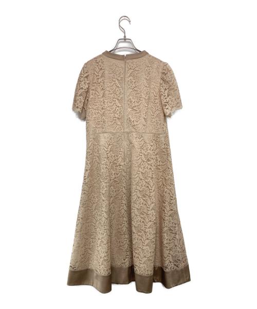 23区（ニジュウサンク）23区 (ニジュウサンク) APPLAUDIR ボタニカルグロッシードレス ベージュ サイズ:40の古着・服飾アイテム