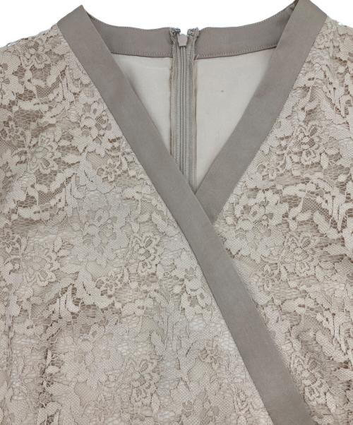 23区（ニジュウサンク）23区 (ニジュウサンク) APPLAUDIR ボタニカルグロッシードレス ベージュ サイズ:40の古着・服飾アイテム