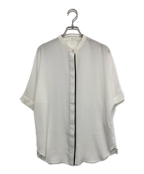 icB（アイシービー）icB (アイシービー) BackSatinAmunzen 5分袖バンドカラーブラウス ホワイト サイズ:XSの古着・服飾アイテム