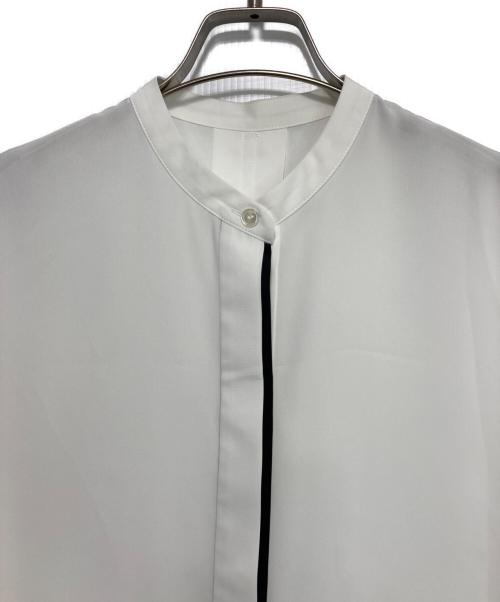 icB（アイシービー）icB (アイシービー) BackSatinAmunzen 5分袖バンドカラーブラウス ホワイト サイズ:XSの古着・服飾アイテム