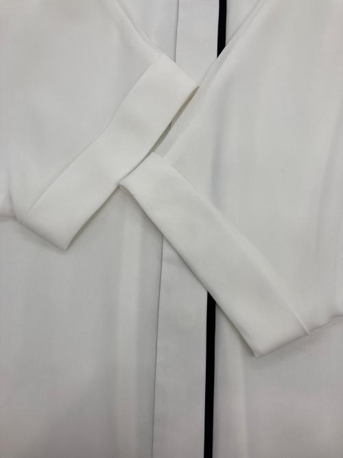 icB（アイシービー）icB (アイシービー) BackSatinAmunzen 5分袖バンドカラーブラウス ホワイト サイズ:XSの古着・服飾アイテム