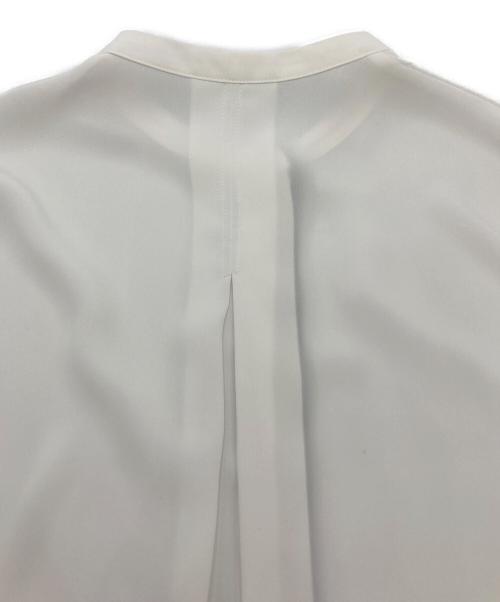 icB（アイシービー）icB (アイシービー) BackSatinAmunzen バンドカラーブラウス ホワイト サイズ:XSの古着・服飾アイテム