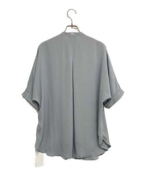 icB（アイシービー）icB (アイシービー) BackSatinAmunzen 5分袖バンドカラーブラウス スカイブルー サイズ:XSの古着・服飾アイテム