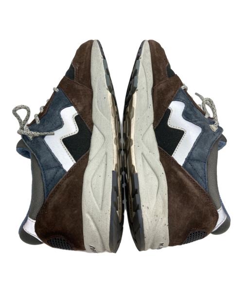 KARHU（カルフ）KARHU (カルフ) ローカットスニーカー ブラウン サイズ:US７の古着・服飾アイテム