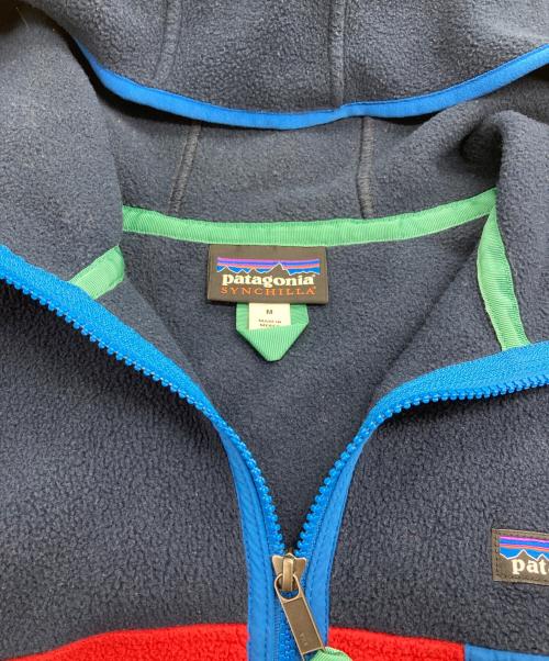 Patagonia（パタゴニア）Patagonia (パタゴニア) Men's Lightweight Synchilla Snap-T Hoody ネイビー×レッド サイズ:Mの古着・服飾アイテム