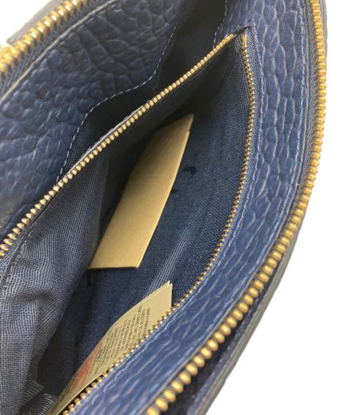 BURBERRY（バーバリー）BURBERRY (バーバリー) 型押しレザーショルダーバッグ ネイビーの古着・服飾アイテム