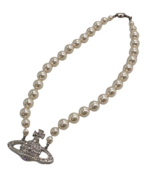 Vivienne Westwood（ヴィヴィアンウエストウッド）Vivienne Westwood (ヴィヴィアンウエストウッド) ONE ROW PEARL BAS RELIEF シルバー×アイボリーの古着・服飾アイテム