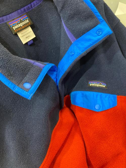 Patagonia（パタゴニア）Patagonia (パタゴニア) LIGHTWEIGHT SYNCHILLA SNAP-T ネイビー×レッド サイズ:Lの古着・服飾アイテム
