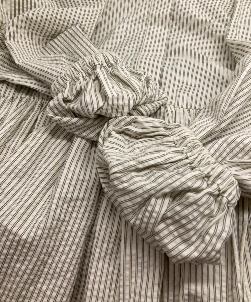 BEARDSLEY（ビアズリー）BEARDSLEY (ビアズリー) ストライプギャザーワンピース アイボリー×グレー サイズ:１の古着・服飾アイテム