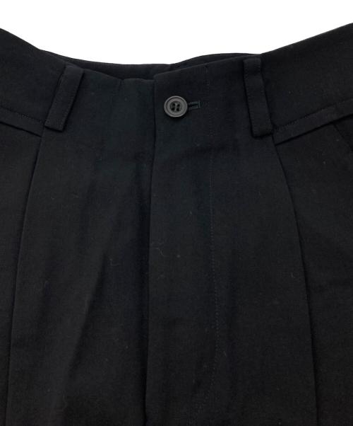 ISSEY MIYAKE（イッセイミヤケ）ISSEY MIYAKE (イッセイミヤケ) バミューダパンツ ブラック サイズ:Mの古着・服飾アイテム