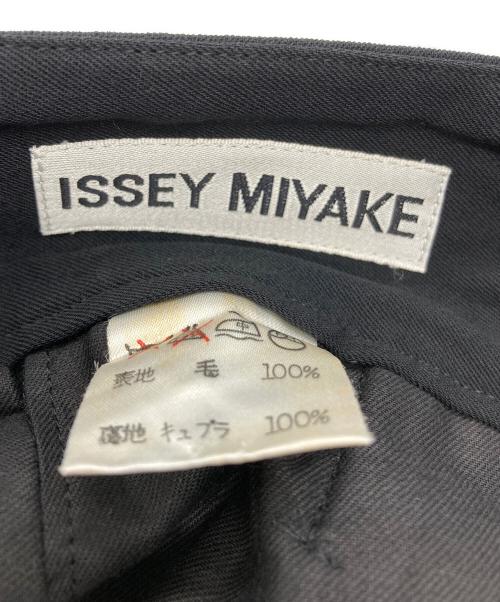 ISSEY MIYAKE（イッセイミヤケ）ISSEY MIYAKE (イッセイミヤケ) バミューダパンツ ブラック サイズ:Mの古着・服飾アイテム