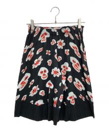 PLEATS PLEASE（プリーツプリーズ）の古着「スカルフラワー プリーツ ハーフパンツ」｜ブラック×レッド
