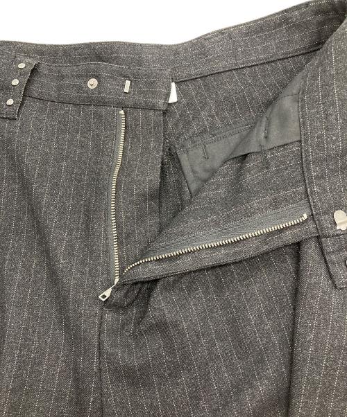 ANDER HUNK（アンダーハンク）ANDER HUNK (アンダーハンク) スタッズデザインバギースラックス グレー サイズ:Mの古着・服飾アイテム