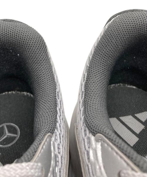 adidas（アディダス）adidas (アディダス) Mercedes-AMG PETRONAS F1チーム ライトブレイズ シューズ  グレー サイズ:US9の古着・服飾アイテム