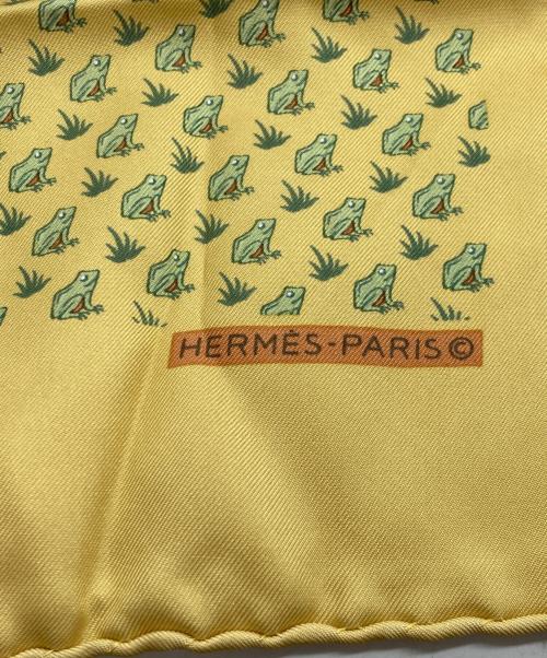 HERMES（エルメス）HERMES (エルメス) カエル柄シルクスカーフ イエロー×グリーンの古着・服飾アイテム