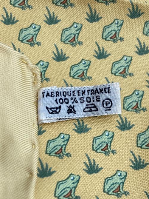HERMES（エルメス）HERMES (エルメス) カエル柄シルクスカーフ イエロー×グリーンの古着・服飾アイテム