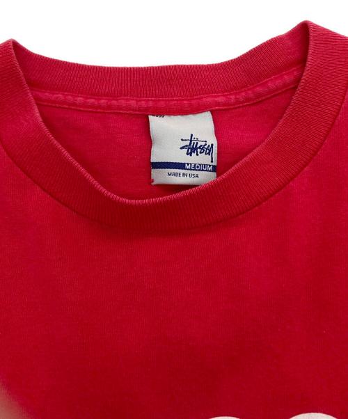stussy（ステューシー）stussy (ステューシー) 銀タグ LIVIN' ロゴグラフィックプリントTシャツ レッド サイズ:MEDIUMの古着・服飾アイテム