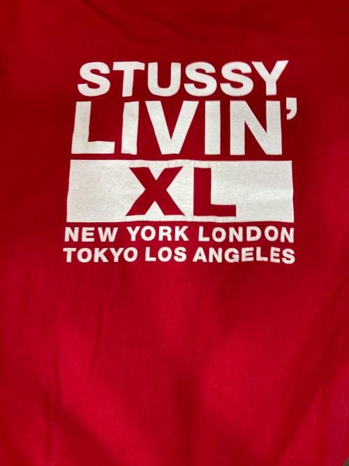 stussy（ステューシー）stussy (ステューシー) 銀タグ LIVIN' ロゴグラフィックプリントTシャツ レッド サイズ:MEDIUMの古着・服飾アイテム