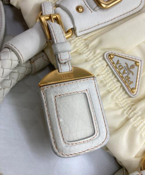 PRADA（プラダ）PRADA (プラダ) 2WAYナイロンギャザーバッグ アイボリー×ゴールドの古着・服飾アイテム