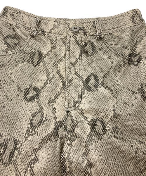 MAISON SPECIAL（メゾンスペシャル）MAISON SPECIAL (メゾンスペシャル) Vegan Leather Python Cut Off Pants グレー×ベージュ サイズ:36の古着・服飾アイテム