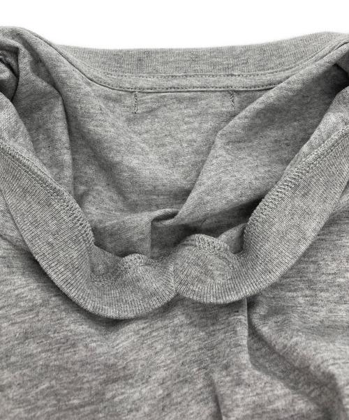 PRADA（プラダ）PRADA (プラダ) VネックTシャツ グレー サイズ:Lの古着・服飾アイテム