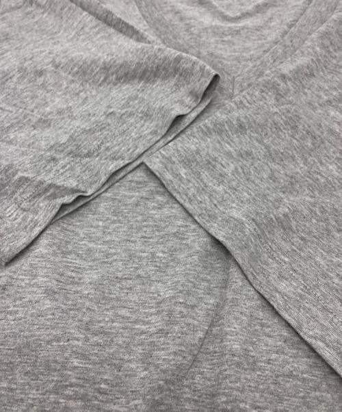 PRADA（プラダ）PRADA (プラダ) VネックTシャツ グレー サイズ:Lの古着・服飾アイテム
