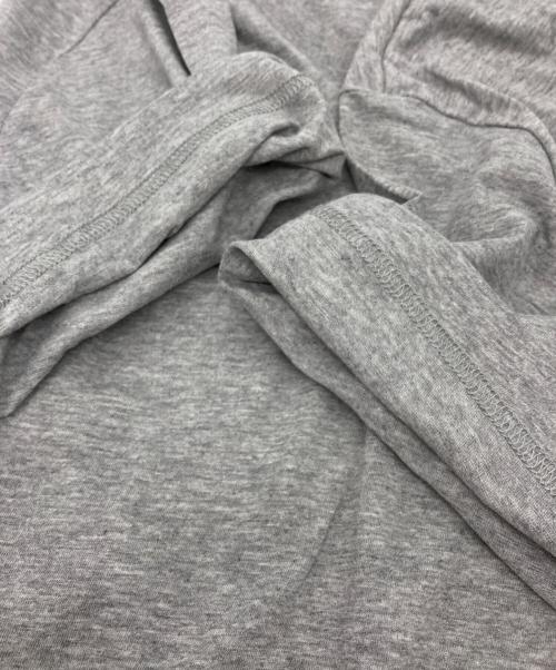 PRADA（プラダ）PRADA (プラダ) VネックTシャツ グレー サイズ:Lの古着・服飾アイテム
