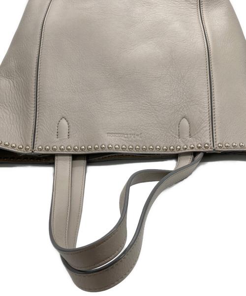 J&M DAVIDSON（ジェイ＆エム デヴィッドソン）J&M DAVIDSON (ジェイ＆エム デヴィッドソン) BELLE MINI WITH STUDS スタッズ 2WAYバッグ ベージュの古着・服飾アイテム