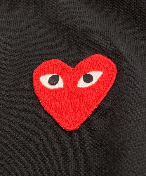 PLAY COMME des GARCONS（プレイコムデギャルソン）PLAY COMME des GARCONS (プレイコムデギャルソン) Polo Shirt With Red Emblem ブラック サイズ:XLの古着・服飾アイテム