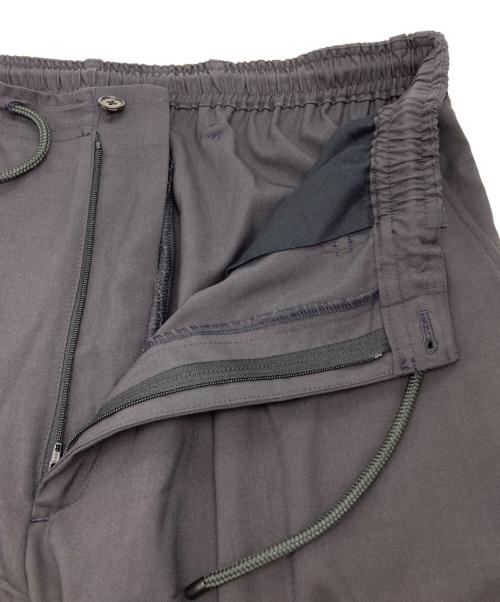 MARKAWARE（マーカウェア）MARKAWARE (マーカウェア) ORGANIC WOOL 2/80 TROPICAL CLASSIC FIT EASY PANTS グレー サイズ:SIZE 2の古着・服飾アイテム