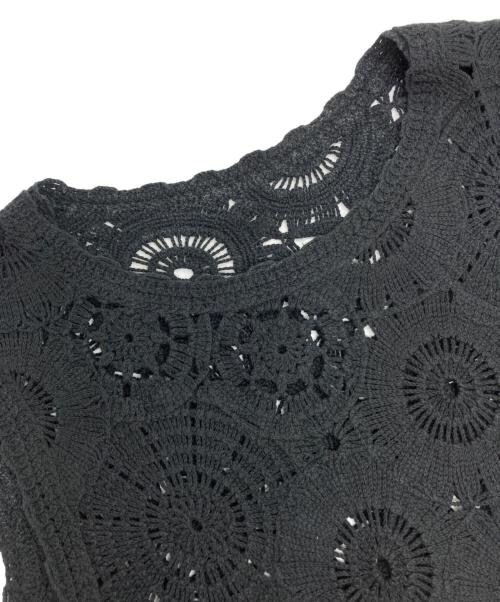 JOURNAL STANDARD relume（ジャーナルスタンダード レリューム）JOURNAL STANDARD relume (ジャーナルスタンダード レリューム) エンブロイダリークロシェノースリーブブラウス ブラック サイズ:-の古着・服飾アイテム