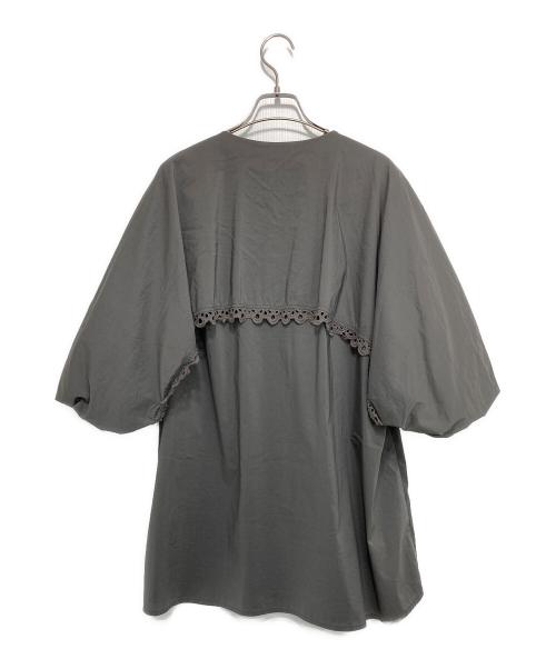 CADUNE（カデュネ）CADUNE (カデュネ) ケープスリーブブラウス グレー サイズ:38の古着・服飾アイテム