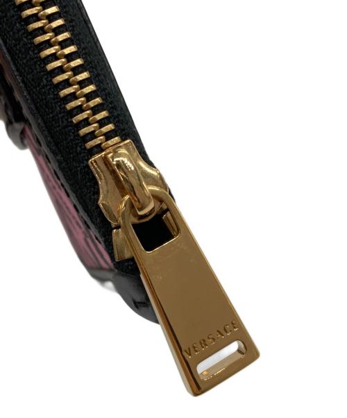 VERSACE（ヴェルサーチェ）VERSACE (ヴェルサーチェ) ラ グレカ シグネチャー モジュラーポーチ ピンク×ブラックの古着・服飾アイテム