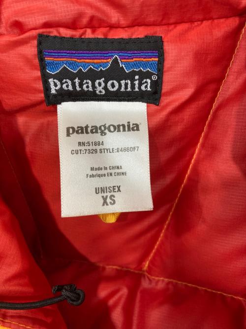 Patagonia（パタゴニア）Patagonia (パタゴニア) 00s Down Sweater Pullover Hoody イエロー×レッド サイズ:UNISEX XSの古着・服飾アイテム