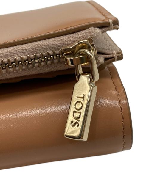 TOD'S（トッズ）TOD'S (トッズ) ダブルT 3つ折り財布 ベージュ×ゴールドの古着・服飾アイテム
